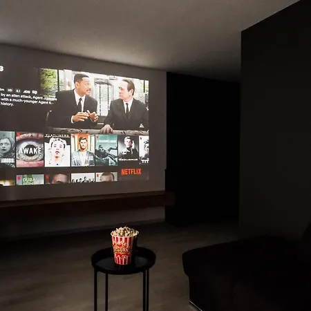 Skylark - Stockholm Penthouse With Jacuzzi, Movie Theater & Panoramic View-2